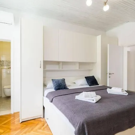 Location Three Bedroom Appartamento *