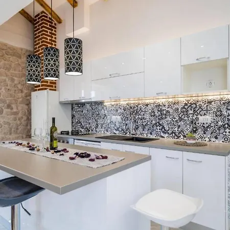 Location Three Bedroom Apartment Slano