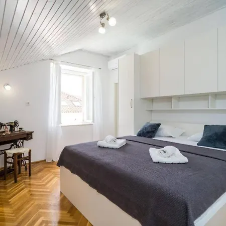 Location Three Bedroom Apartman Slano