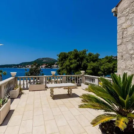 Location Three Bedroom Apartman