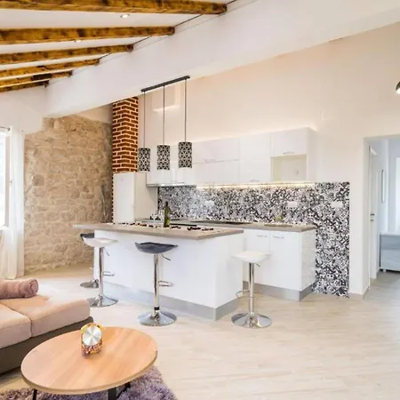 Location Three Bedroom Apartman *