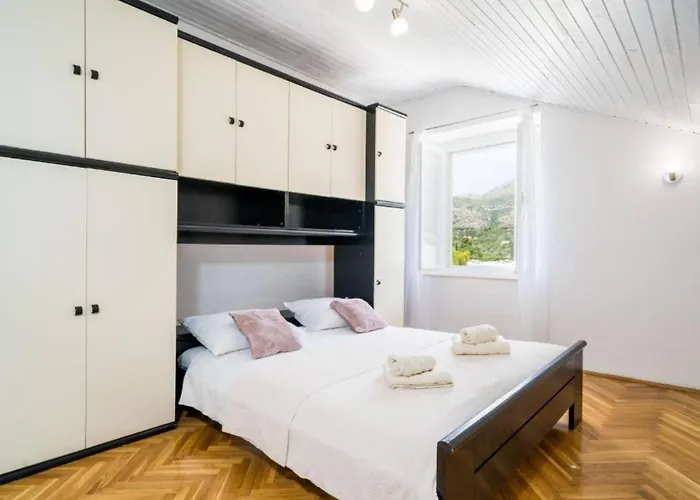 Appartamento Location Three Bedroom Slano