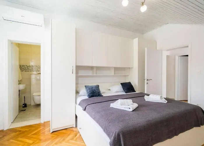 Location Three Bedroom Appartamento *