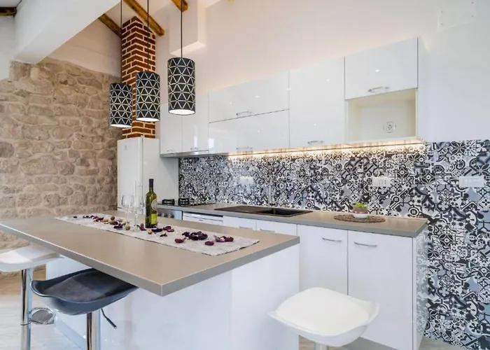 Location Three Bedroom Apartament Slano