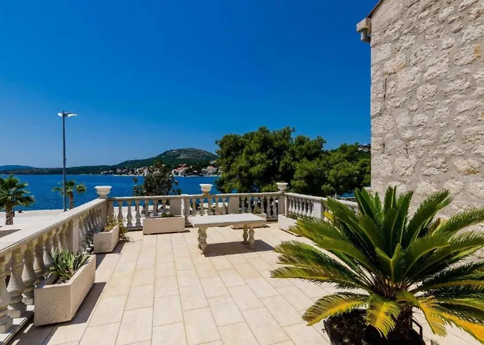 Location Three Bedroom Apartament